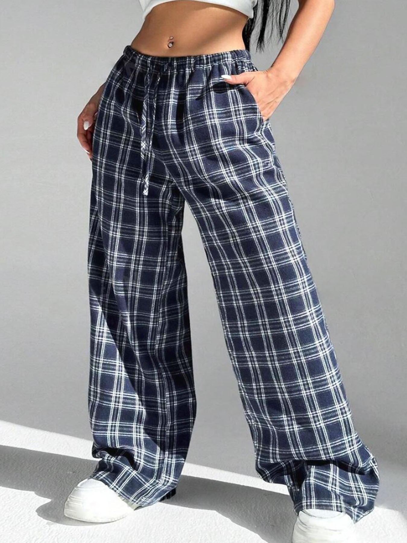 Women's Casual All-match Loose Drawstring Plaid Pocket Trousers