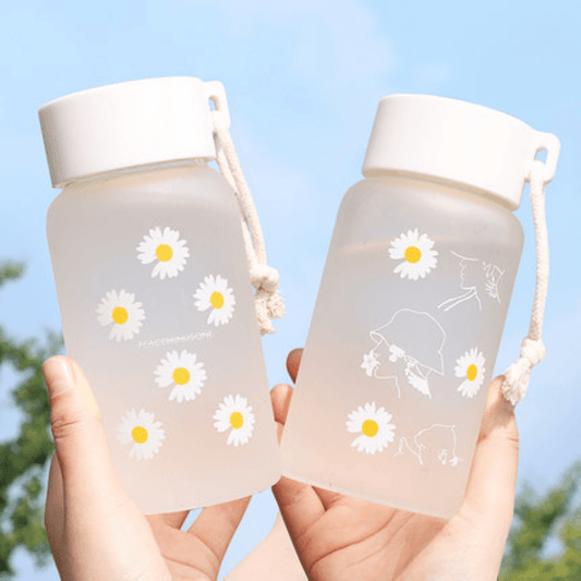 1pc Creative Daisy Frosted Plastic Water Bottle - 17.60oz Transparent Gift Bottle for Healthy Hydration