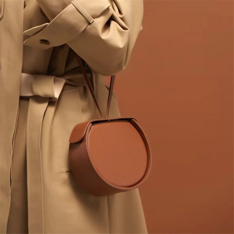 Drawstring portable diagonal shoulder bag