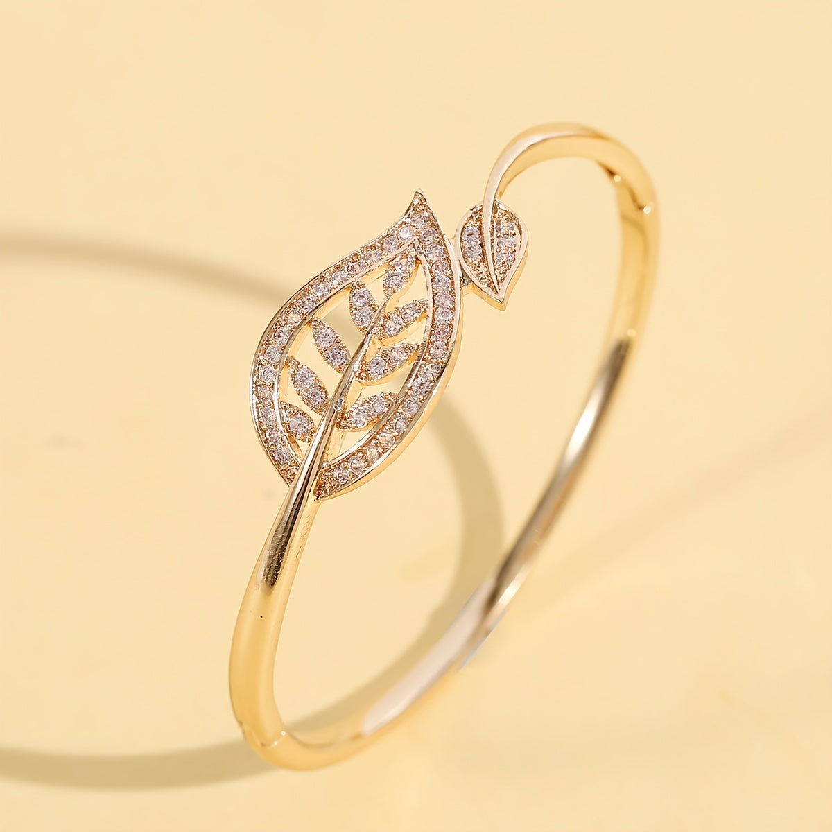Leaf Shape Shiny Bangle Inlaid Rhinestones 14K Plated Alloy Bangle Bracelet For Women Daily Wear