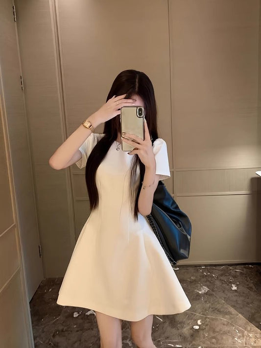 Elegant Short-sleeve Dress That Makes Petite Figures Look Taller