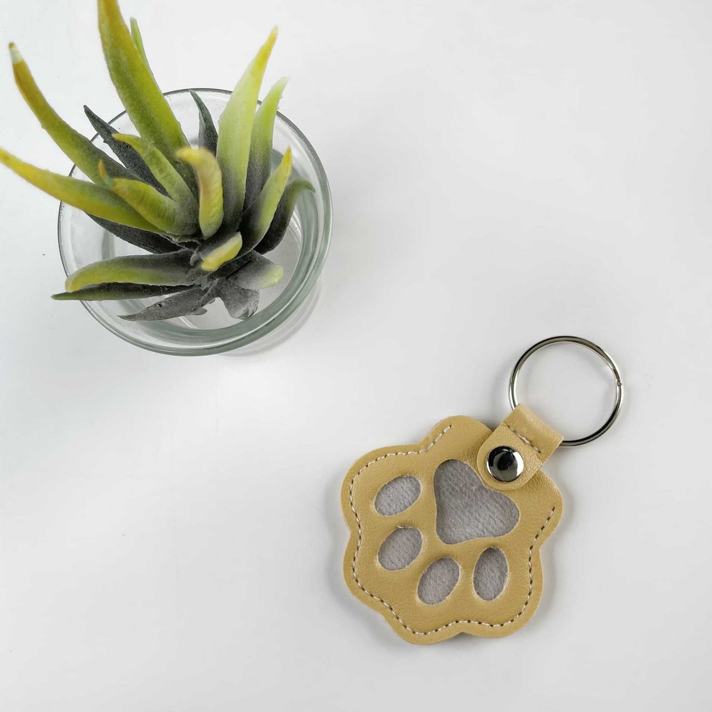 New Pet Hair Storage Bag, Dog Paw Keychain Pendant, Cat and Dog Hair Storage Keychain