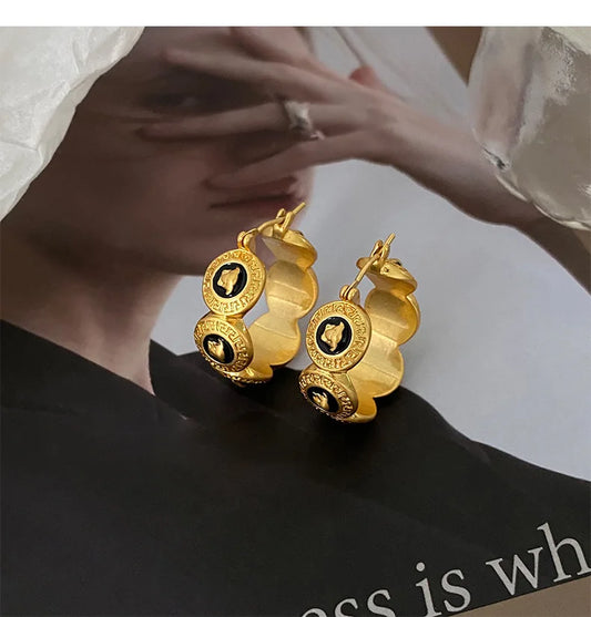 Classical Metal Retro Portrait Earrings Luxurious Fashion French Portrait Striped Circle Earstud Italian Handmade Palace Jewelry