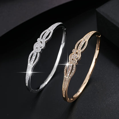 Women's Elegant Golden-Tone Bracelet - Interlocking Loop Design with Sparkling Accent Stones, Everyday & Party Jewelry for Formal Casual Outfits - Year-Round Luxury Accessory, Synthetic Zirconia Stone Embellishments, Highend