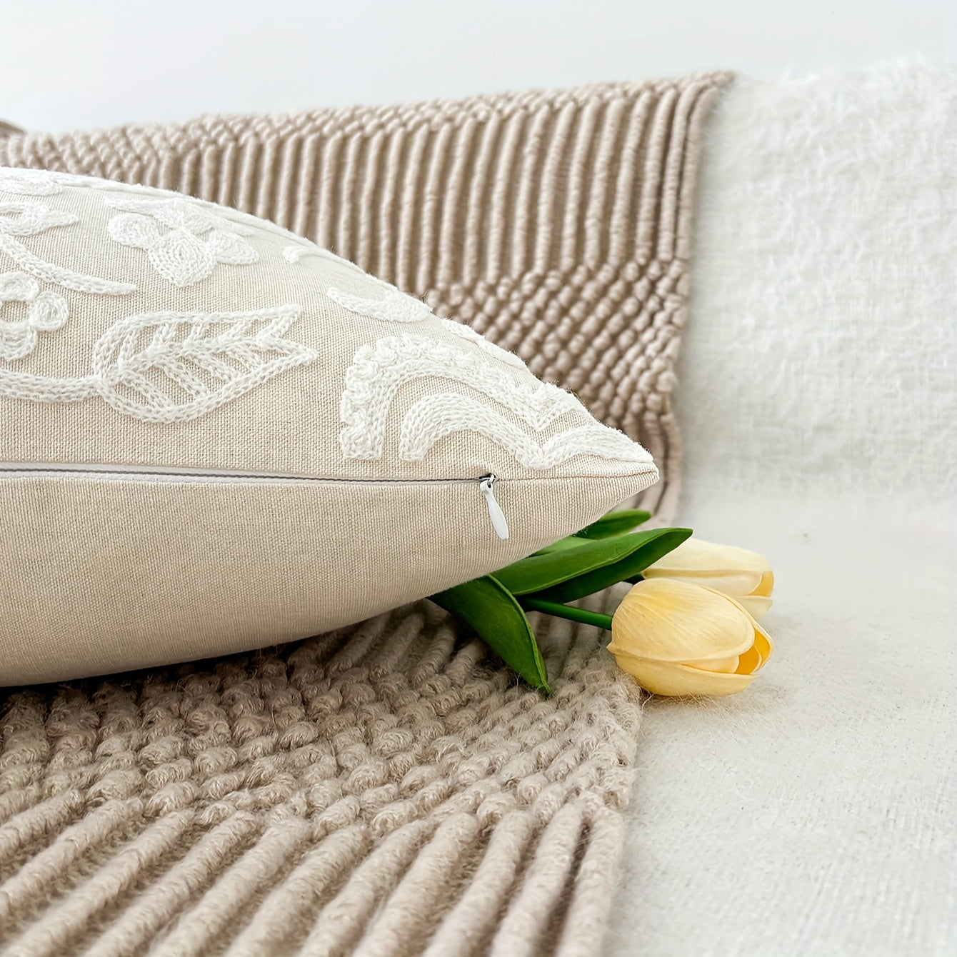 Elegant Floral Mandala Cushion Cover - Contemporary Woven Design with Zipper, Perfect for Any Room, Pillow Not Included