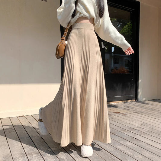 High-waisted Figure-flattering Thickened Pleated Knit Skirt