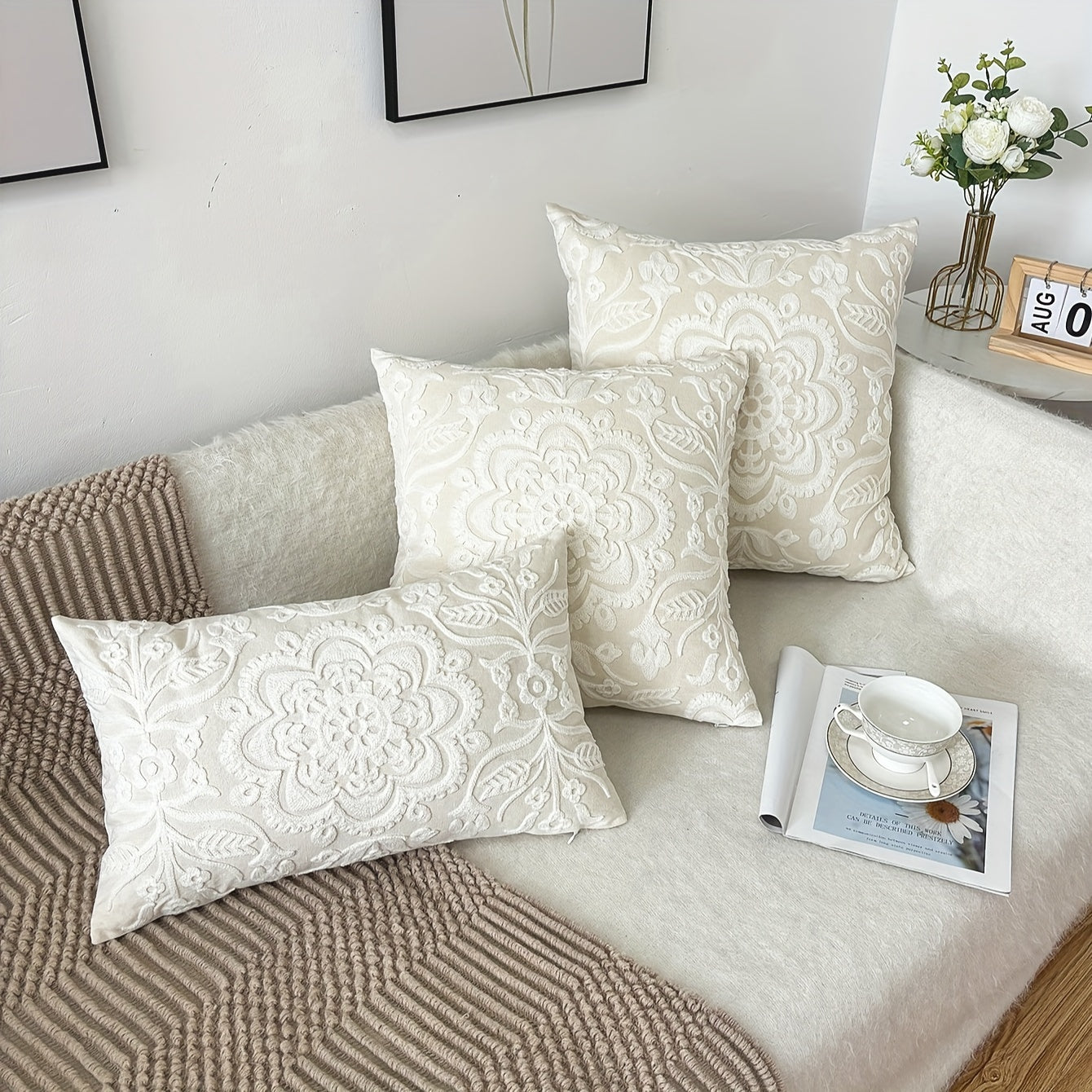 Elegant Floral Mandala Cushion Cover - Contemporary Woven Design with Zipper, Perfect for Any Room, Pillow Not Included