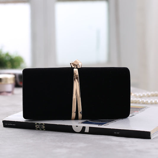 Ou Meimei holding a hard box small square bag dinner bag