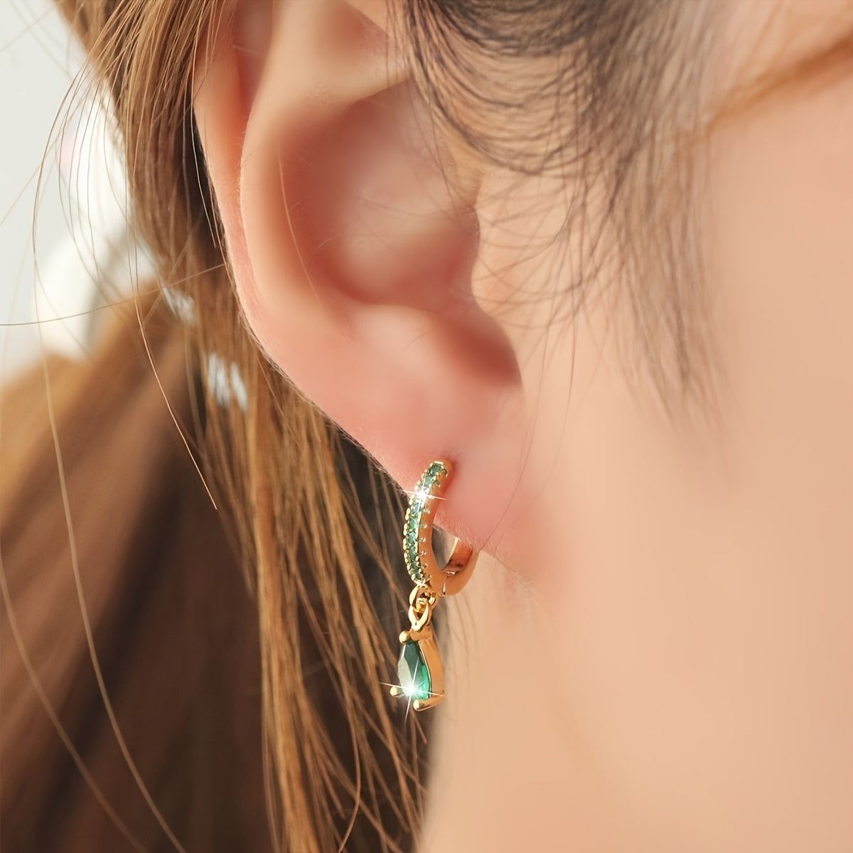 1 Pair of Copper Inlaid Green Water Droplet Pendant Earrings, Retro and Elegant Synthetic Zircon Women's Earrings