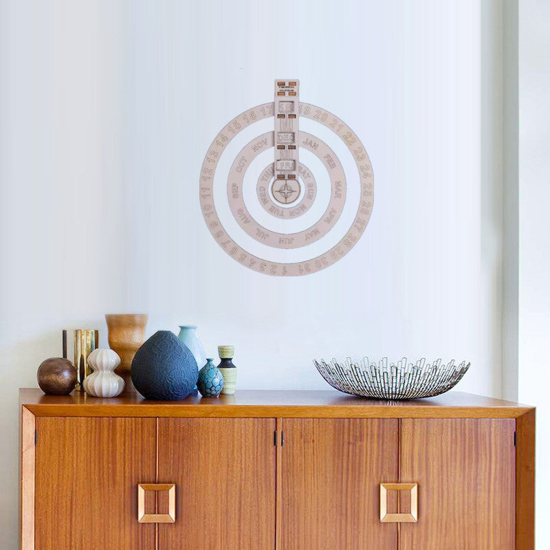 Moderner, schlichter, kreisförmiger Wandkalender aus Holz mit drehbarem Design