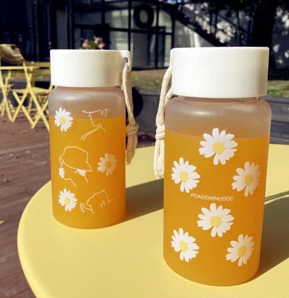 1pc Creative Daisy Frosted Plastic Water Bottle - 17.60oz Transparent Gift Bottle for Healthy Hydration