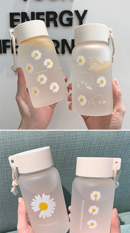 1pc Creative Daisy Frosted Plastic Water Bottle - 17.60oz Transparent Gift Bottle for Healthy Hydration