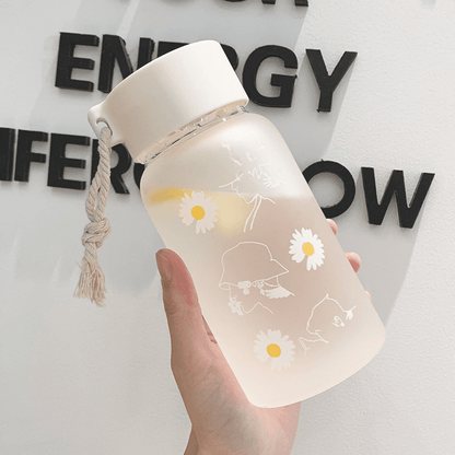 1pc Creative Daisy Frosted Plastic Water Bottle - 17.60oz Transparent Gift Bottle for Healthy Hydration