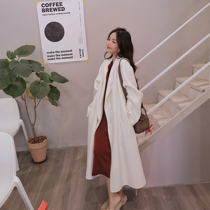A minimalist mid-length woolen coat