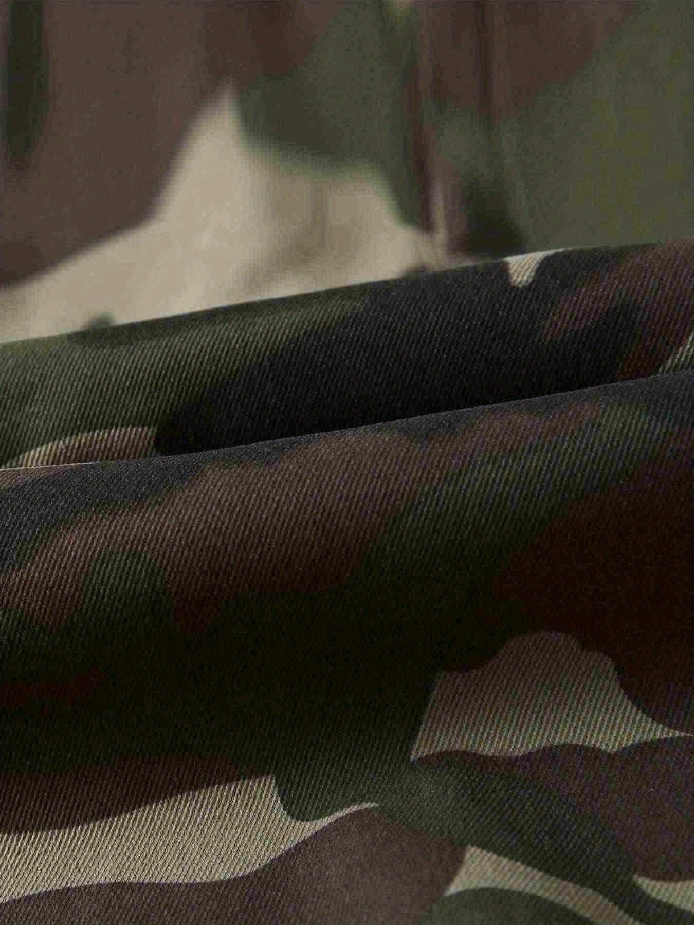 Men's Camo Print Flap Pocket Cargo Pants