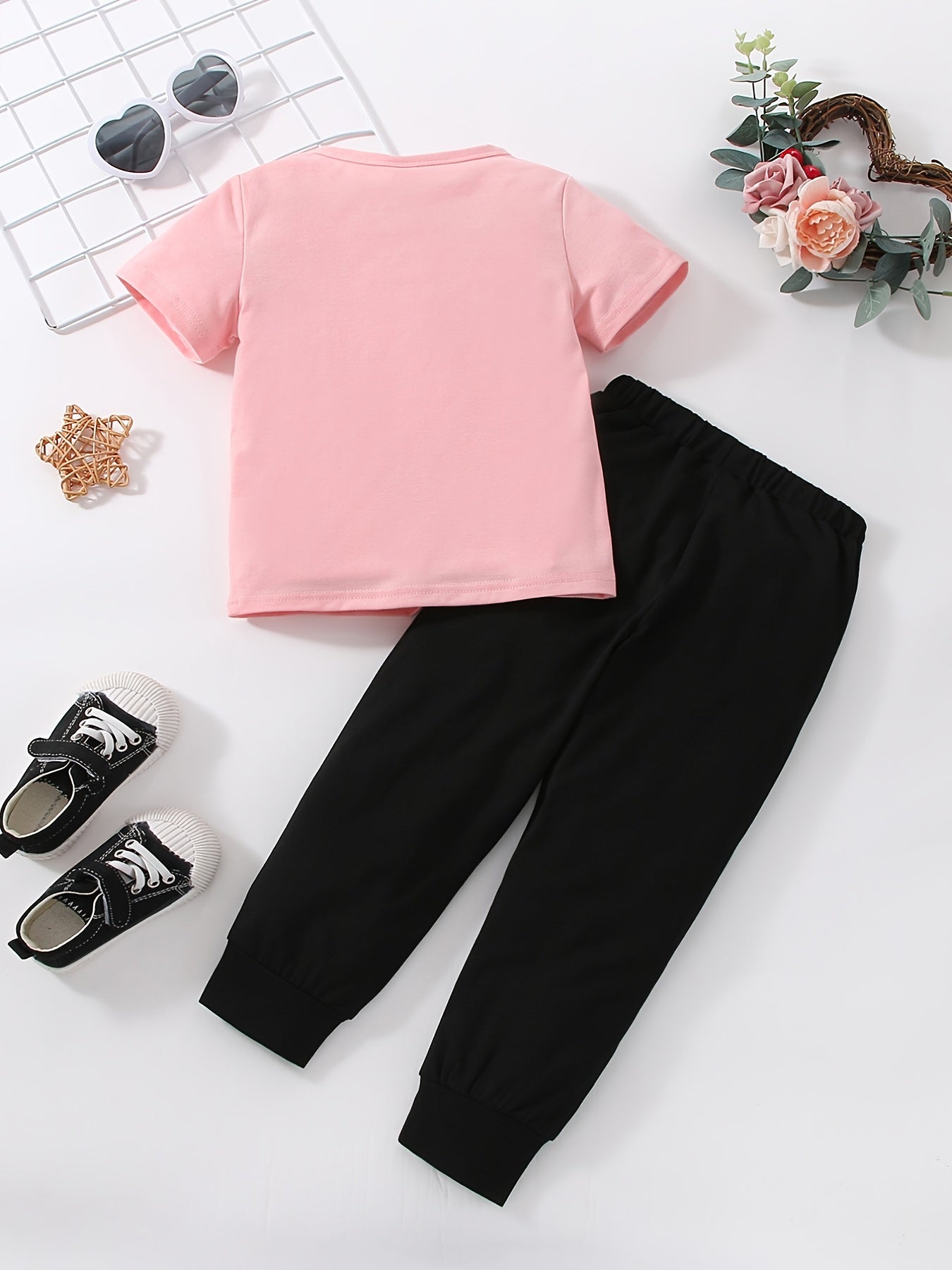 Girls' Fashion Set: Heart Print Round Neck Short Sleeve T-Shirt & Sweatpants 2pcs Casual Cotton Outfit, Perfect for Outdoor