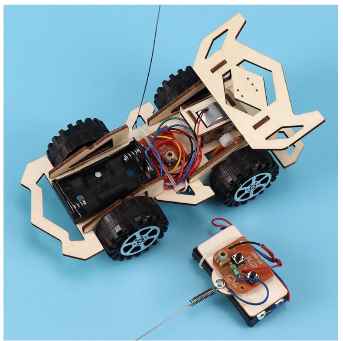 Electric motor toy racing car