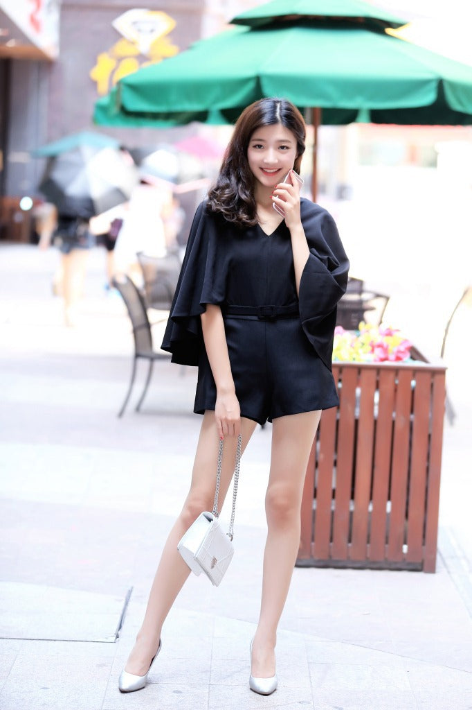 2020 Summer new European and American black simple V-neck batwing sleeve jumpsuit jumpsuit shorts suit chic pet black