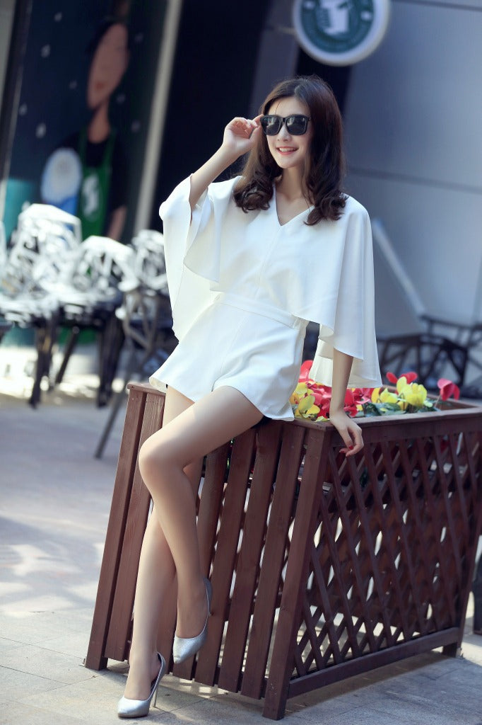 2020 Summer new European and American black simple V-neck batwing sleeve jumpsuit jumpsuit shorts suit chic pet black