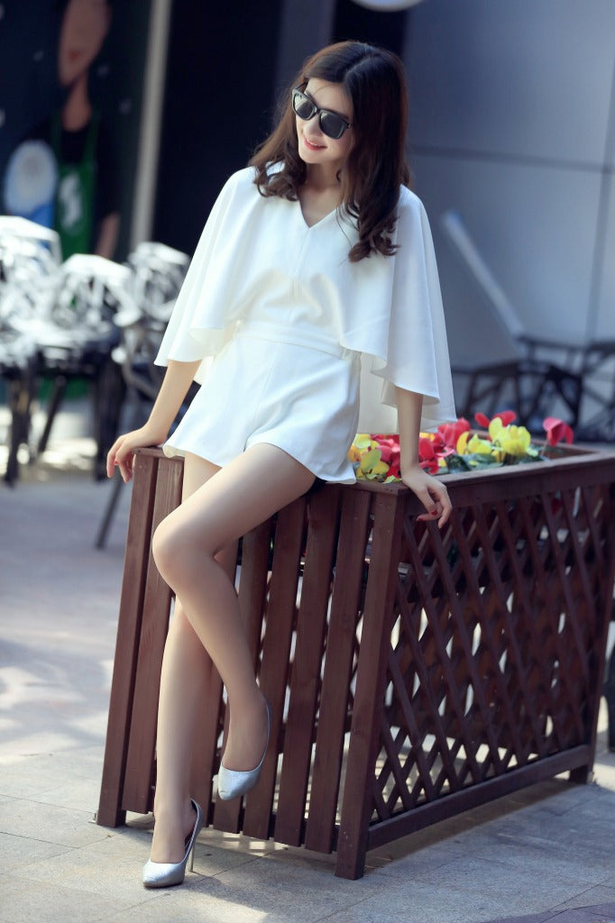 2020 Summer new European and American black simple V-neck batwing sleeve jumpsuit jumpsuit shorts suit chic pet black