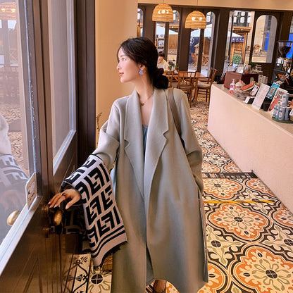 A minimalist mid-length woolen coat