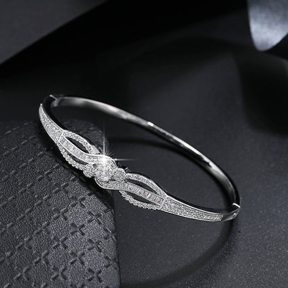 Women's Elegant Golden-Tone Bracelet - Interlocking Loop Design with Sparkling Accent Stones, Everyday & Party Jewelry for Formal Casual Outfits - Year-Round Luxury Accessory, Synthetic Zirconia Stone Embellishments, Highend