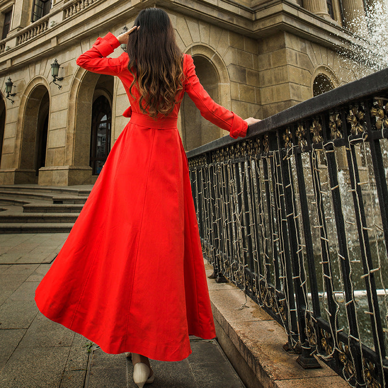 Long trench coat with dark buckle