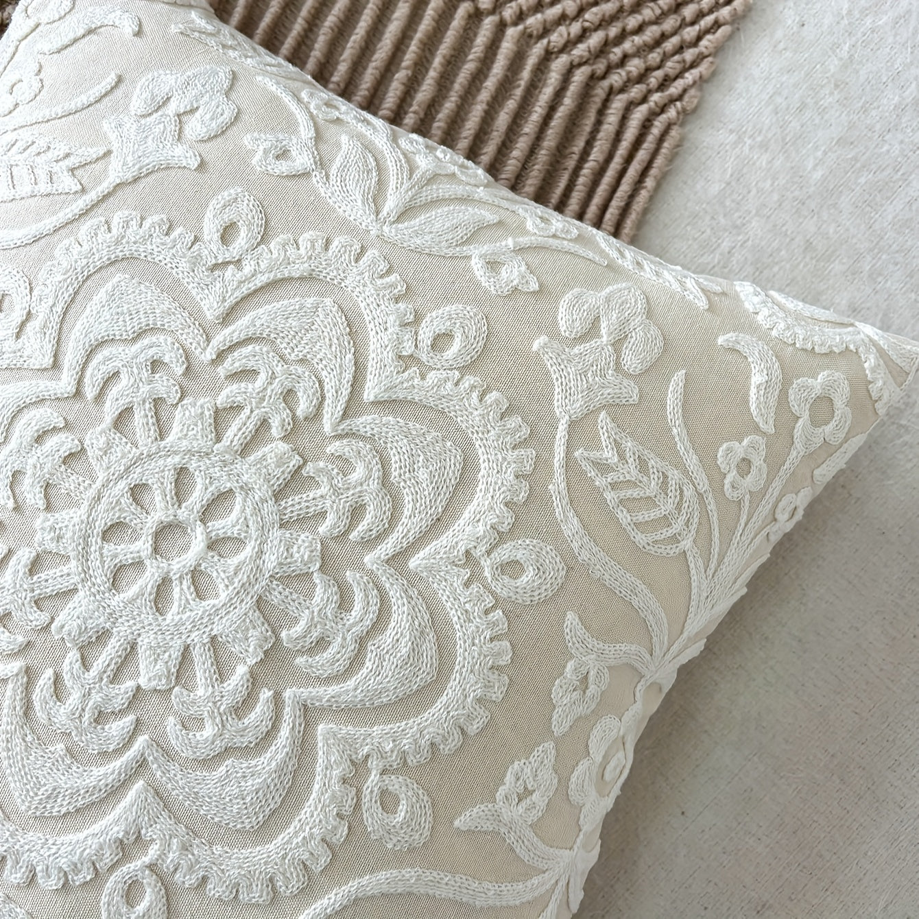 Elegant Floral Mandala Cushion Cover - Contemporary Woven Design with Zipper, Perfect for Any Room, Pillow Not Included