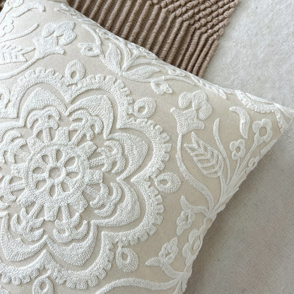 Elegant Floral Mandala Cushion Cover - Contemporary Woven Design with Zipper, Perfect for Any Room, Pillow Not Included