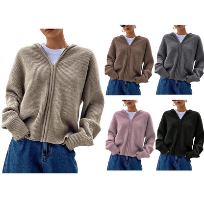 Loose Fitting Casual Cardigan Sweater With A Chunky Knit And Zipper