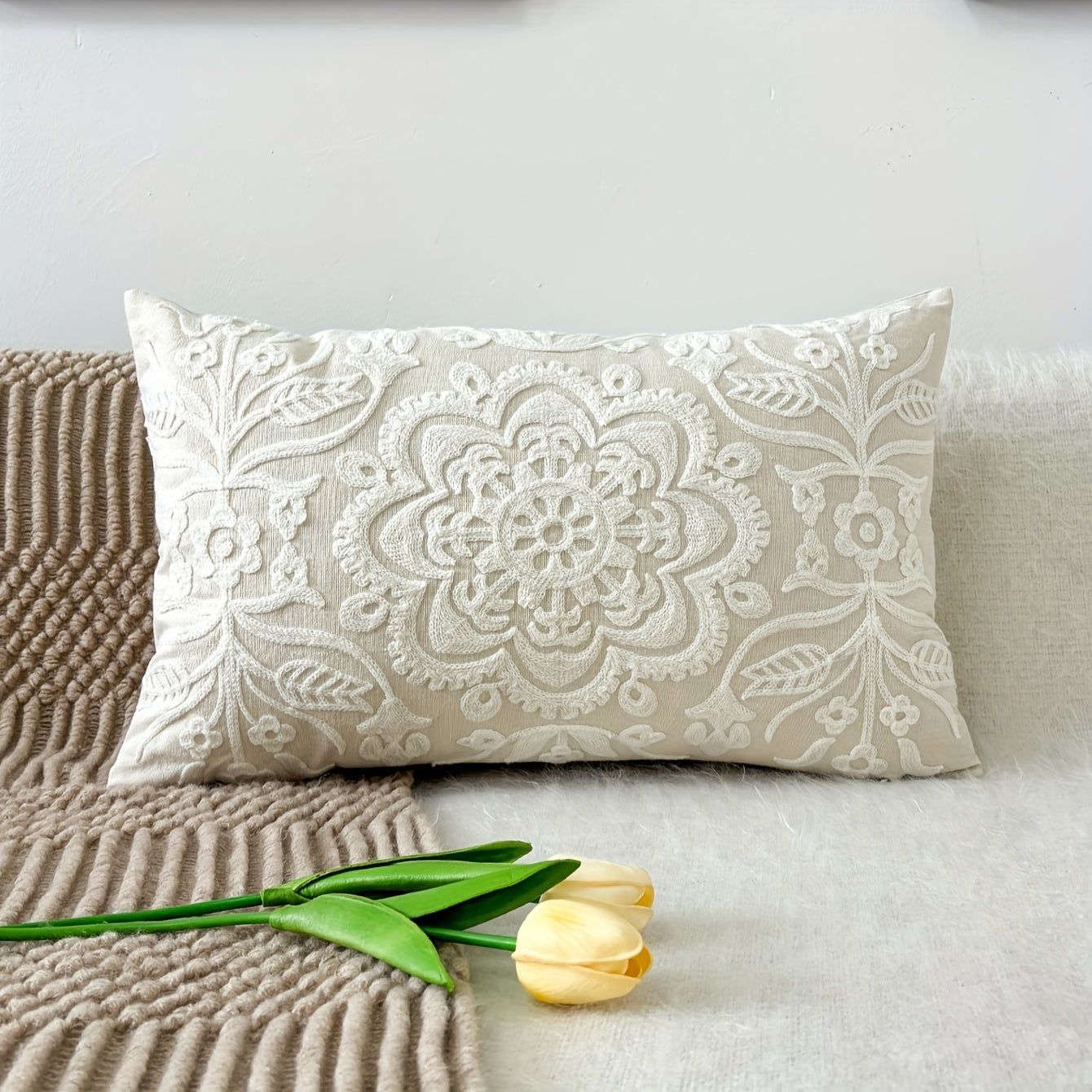 Elegant Floral Mandala Cushion Cover - Contemporary Woven Design with Zipper, Perfect for Any Room, Pillow Not Included