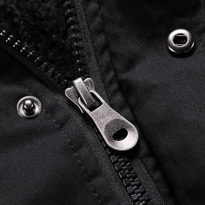 mittellanger, wattierter Trenchcoat für Herren