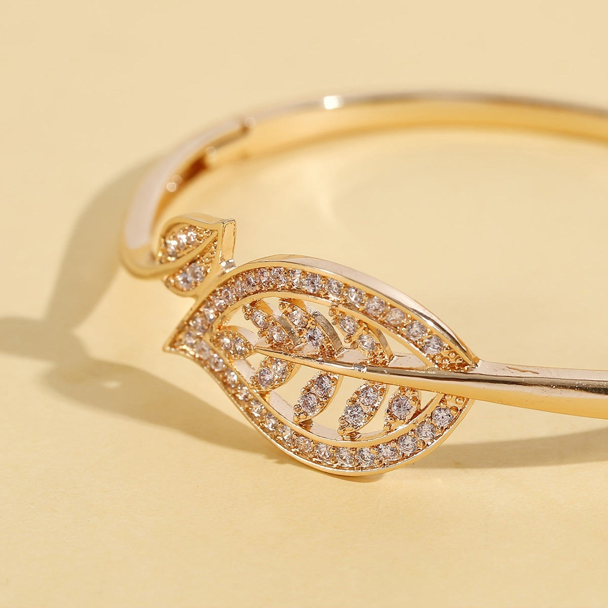 Leaf Shape Shiny Bangle Inlaid Rhinestones 14K Plated Alloy Bangle Bracelet For Women Daily Wear