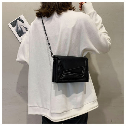 Cross-body rivet bag for lady