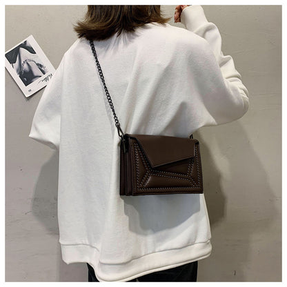 Cross-body rivet bag for lady