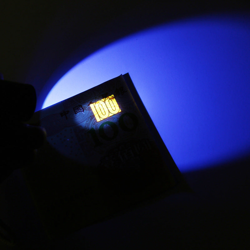 UV Fluorescence Detection Of Cat Moss Lamp