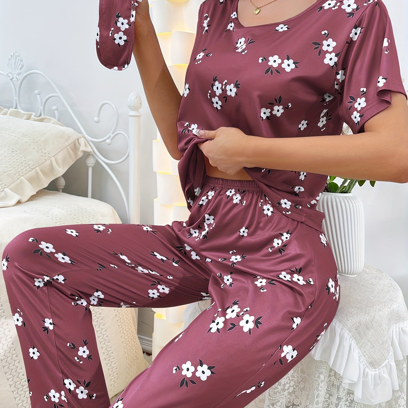 Women's Floral Print Pajama Set - Comfortable Short Sleeve Tee Top and Pants for Sleep and Lounging