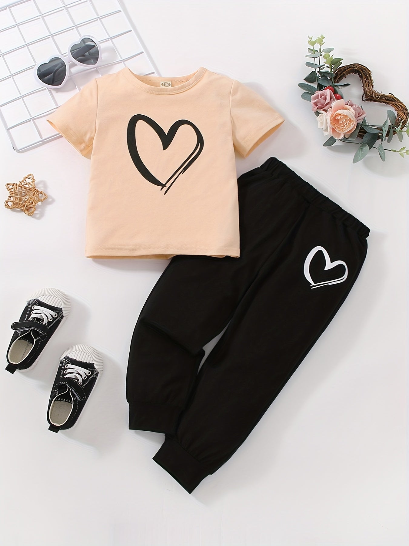 Girls' Fashion Set: Heart Print Round Neck Short Sleeve T-Shirt & Sweatpants 2pcs Casual Cotton Outfit, Perfect for Outdoor