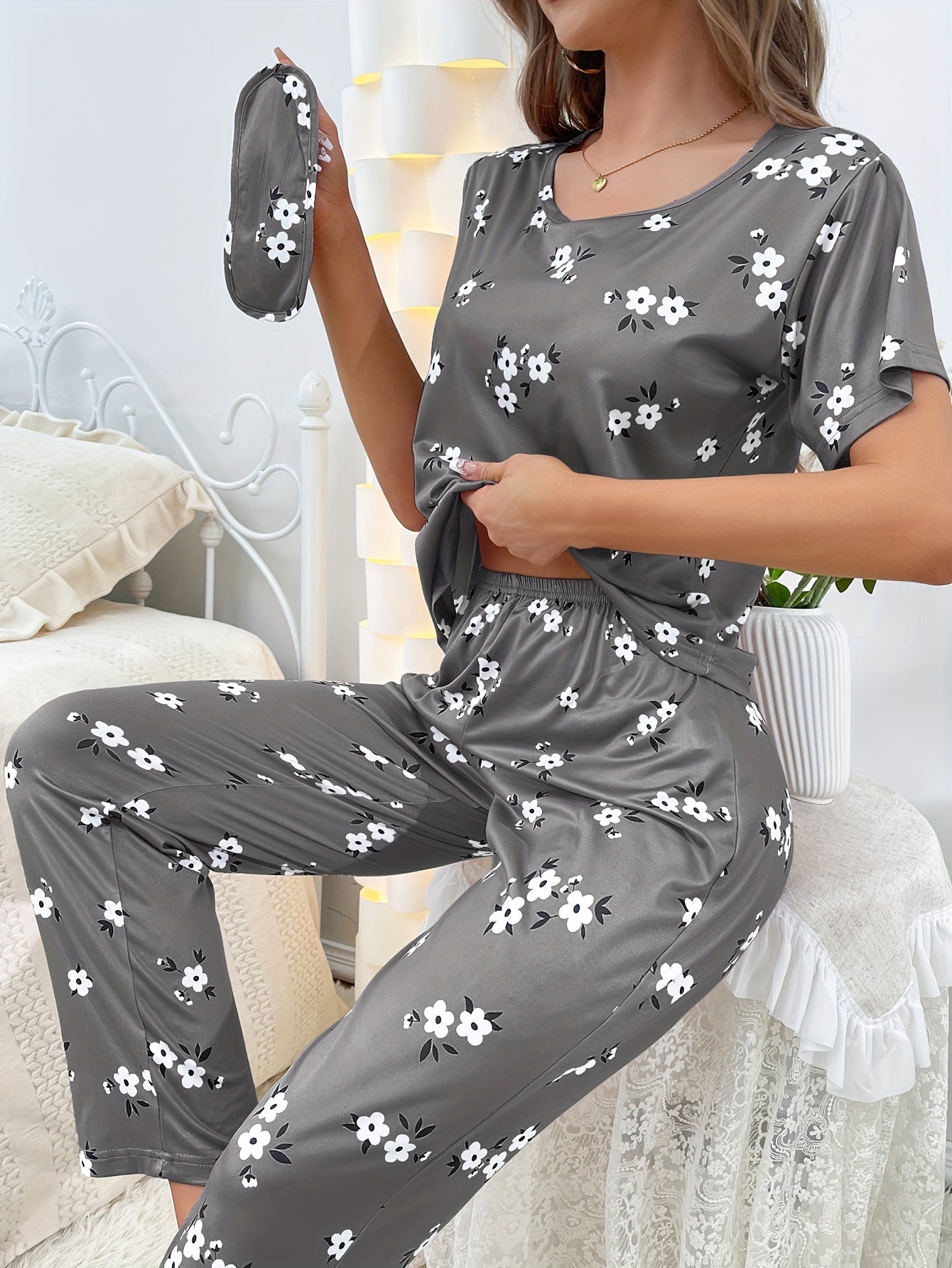 Women's Floral Print Pajama Set - Comfortable Short Sleeve Tee Top and Pants for Sleep and Lounging