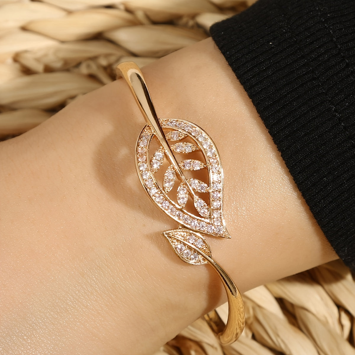 Leaf Shape Shiny Bangle Inlaid Rhinestones 14K Plated Alloy Bangle Bracelet For Women Daily Wear