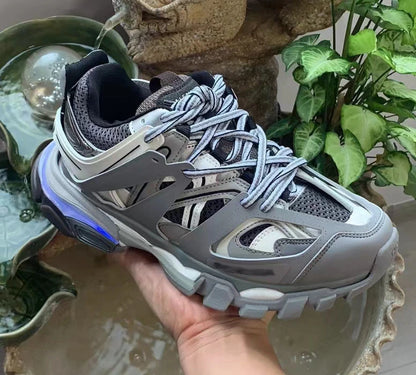 Couple Thick Soled Height Increasing Shoes Shoelaces with LED Lights Designer Men's Running Shoes Luxury Walking Style Shoes