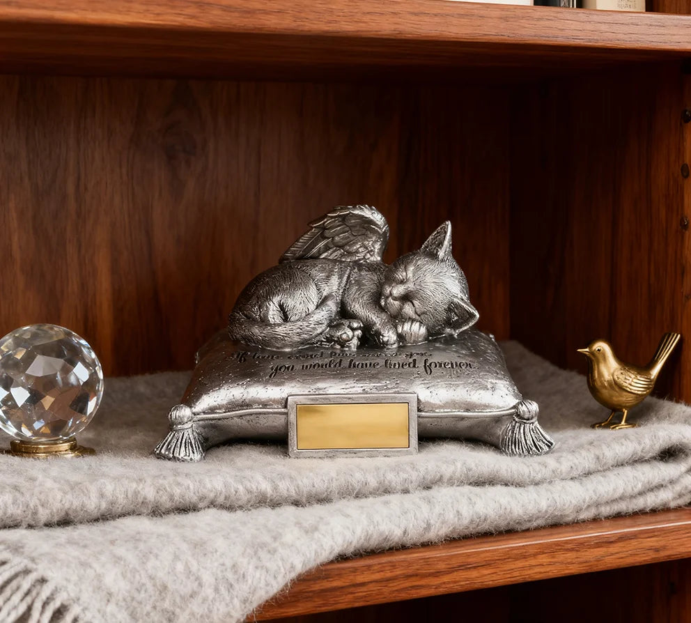 Resin Silver Cat Memorial Urn - Engravable Custom Name Plaque, Angel Wing Design, Pet Ashes Container, Ideal for Pet Grave Decor