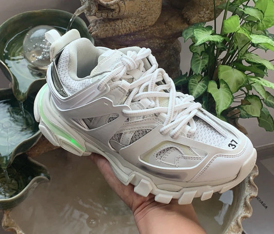 Couple Thick Soled Height Increasing Shoes Shoelaces with LED Lights Designer Men's Running Shoes Luxury Walking Style Shoes