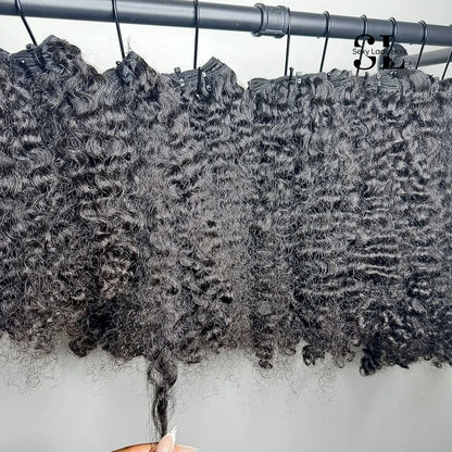 Hochwertige Remy-Haarverlängerungen aus unbehandeltem, kambodschanisch-burmesischem Echthaar mit intakter Schuppenschicht – natürlich gewelltes, unbehandeltes Echthaar