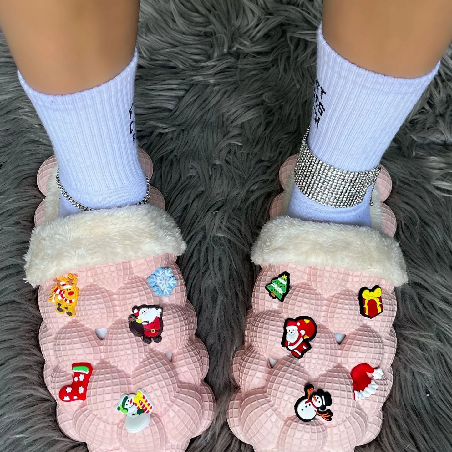 Factory Wholesale Winter Warm Massage Men Women Foam Runner Furry Plush Fashion Fur Slippers Bubble Slides With Fur and Charms