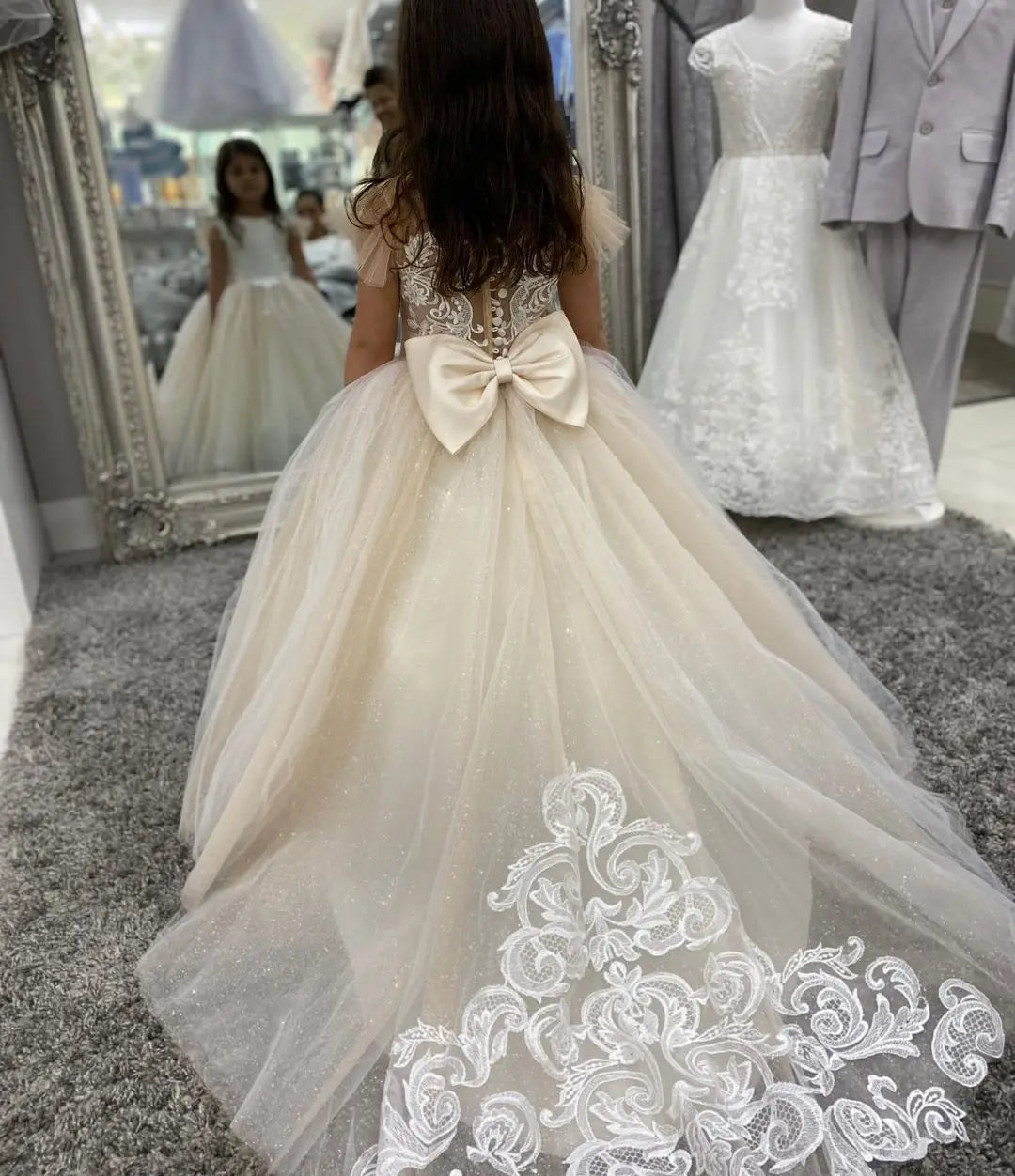 V Neck Wedding Guest Kids Bridesmaid With Bow Lace Appliqued Long Sleeve White Ivory Flower Girl Dresses MF121