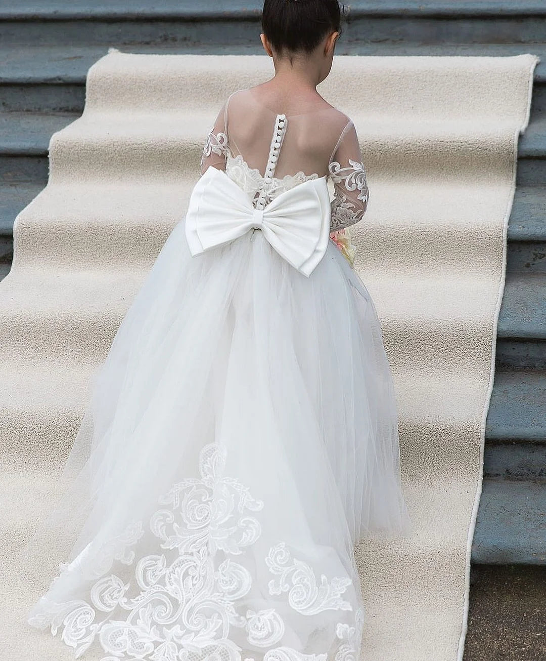 V Neck Wedding Guest Kids Bridesmaid With Bow Lace Appliqued Long Sleeve White Ivory Flower Girl Dresses MF121
