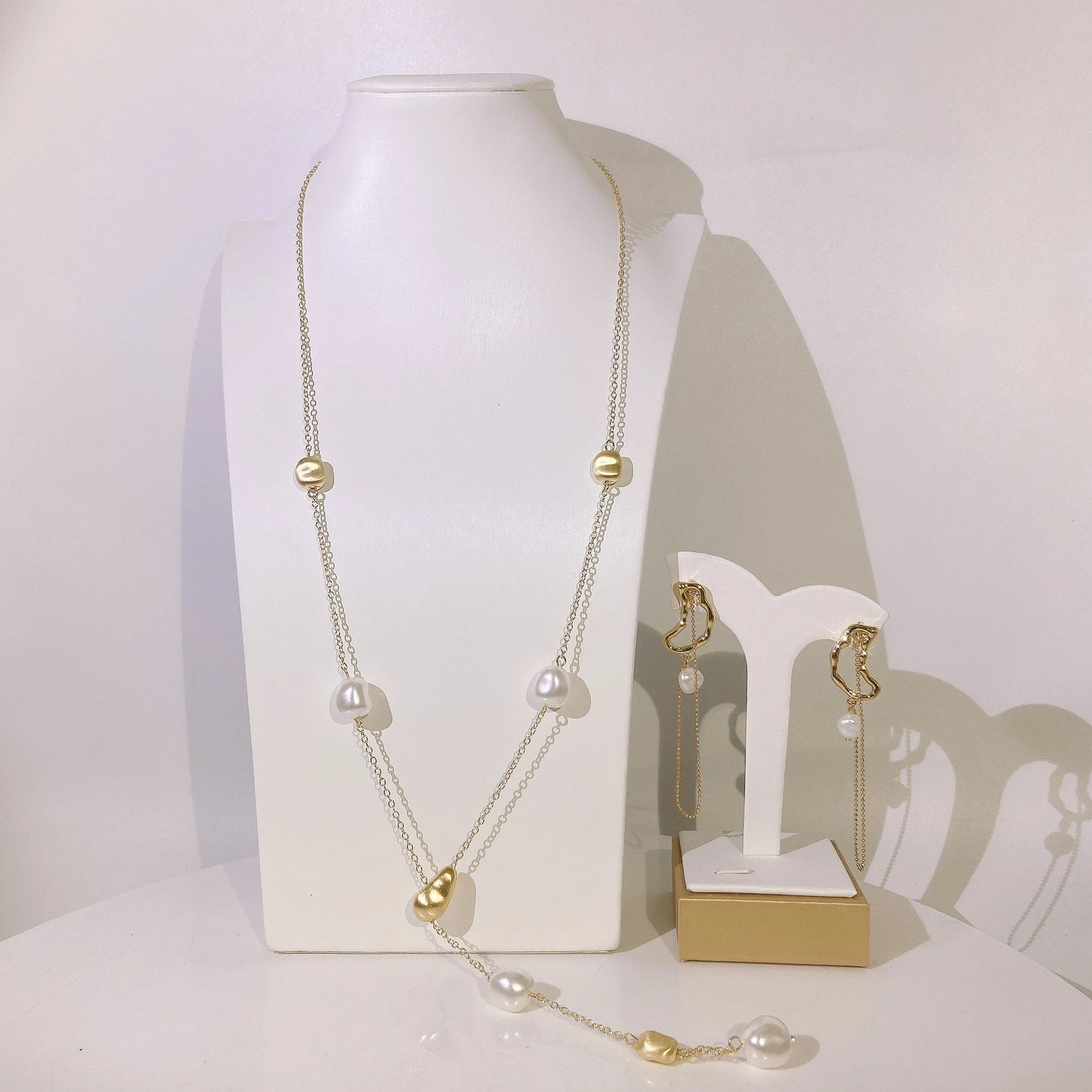 Zhuerrui Cheap African Gold Jewelry Sets Fashion Sweater Chain Jewelry Set Exquisite Women's Costume Accessories HV2301525