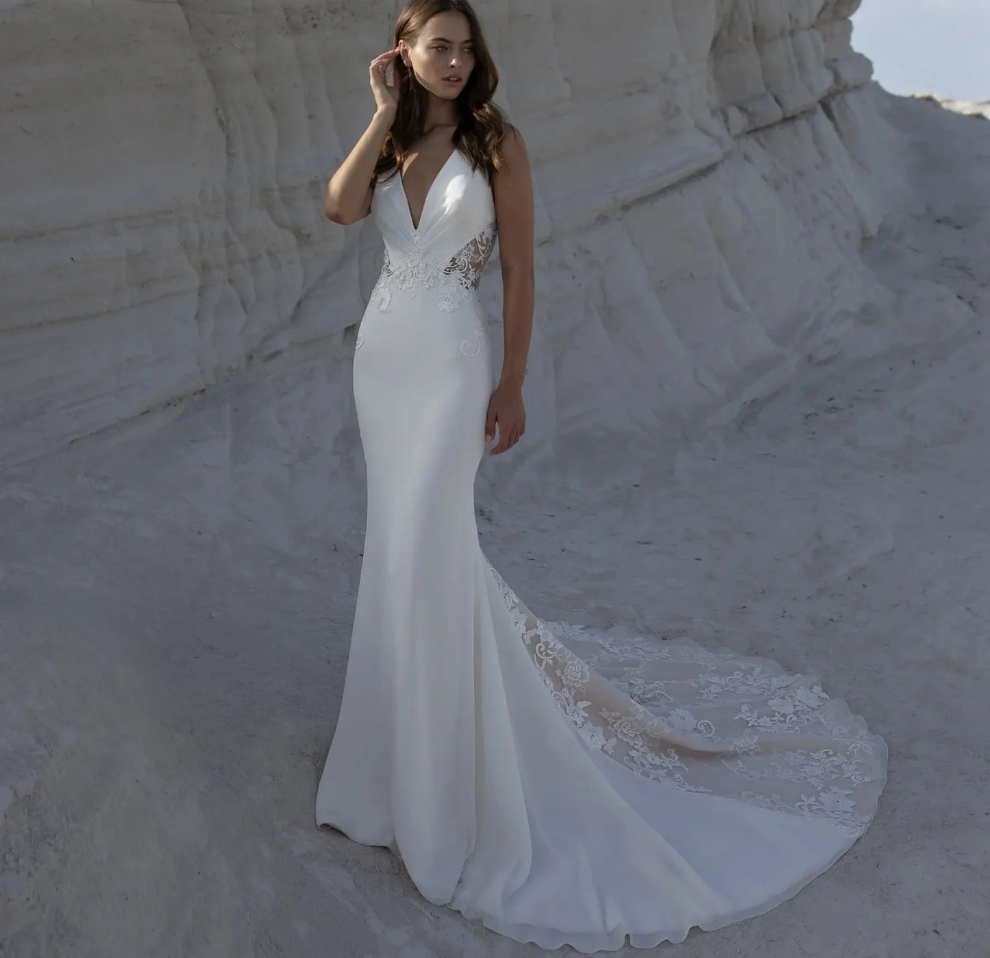 11891# Elegant Beach Bohemian Sleeveless Wedding Dress Mermaid Satin Sexy V Neckline Illusion Lace Wedding Dress Bridal Gown