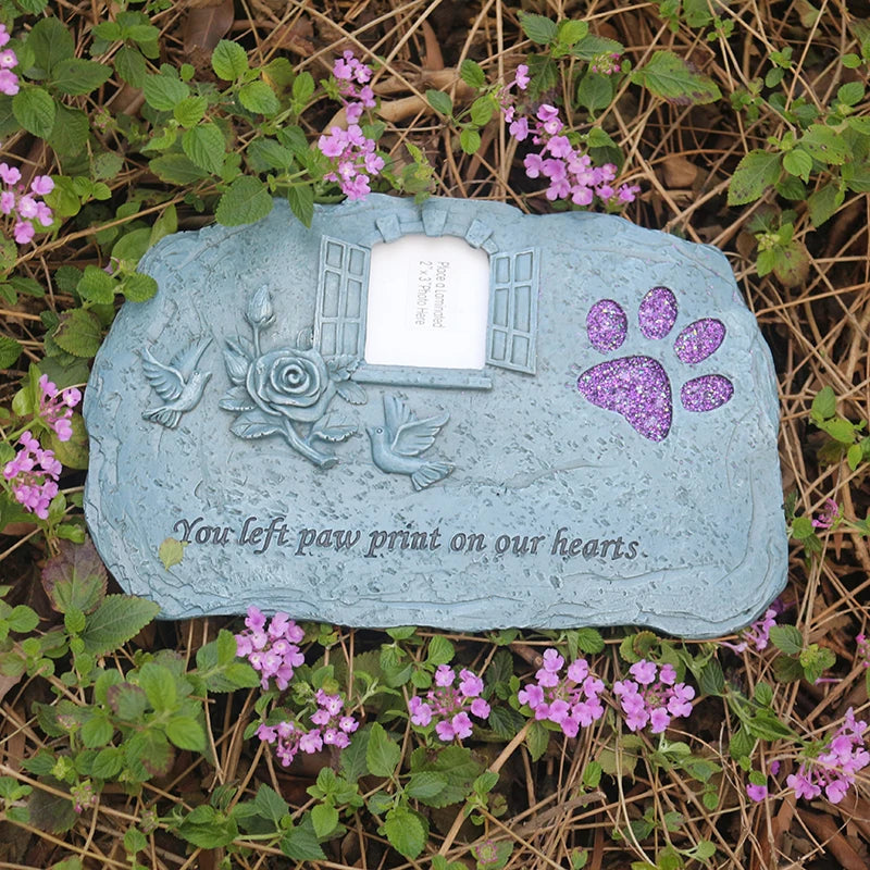 Heartfelt Pet Memorial Plaque with Animal Pattern Photo Frame Resin Keepsake for Indoor & Garden Tribute